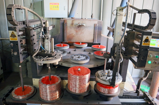 Diamond saw blade tip open