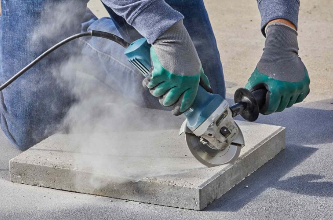 Cut concrete with a circular saw